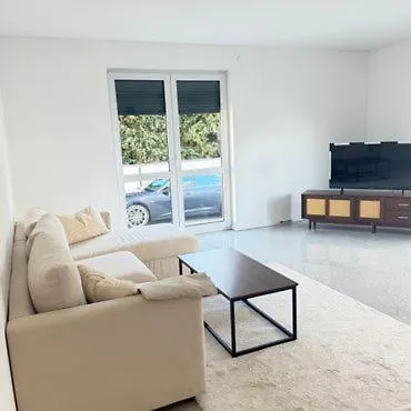 Neubau 4 111 Quadratmeter Inklusive Küche Große Balkonterasse 2x Bad Auto Parkplatz Citynah Apartment *