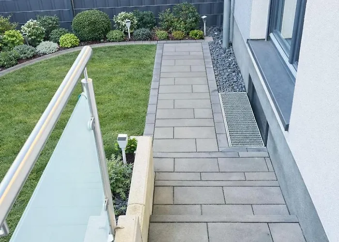 Neubau 4 111 Quadratmeter Inklusive Küche Große Balkonterasse 2x Bad Auto Parkplatz Citynah Apartment